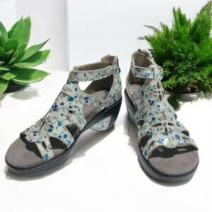 JBU Jambu Northstar Laser Cut Wedge Sandal Ditzy Floral Women Size 9.5